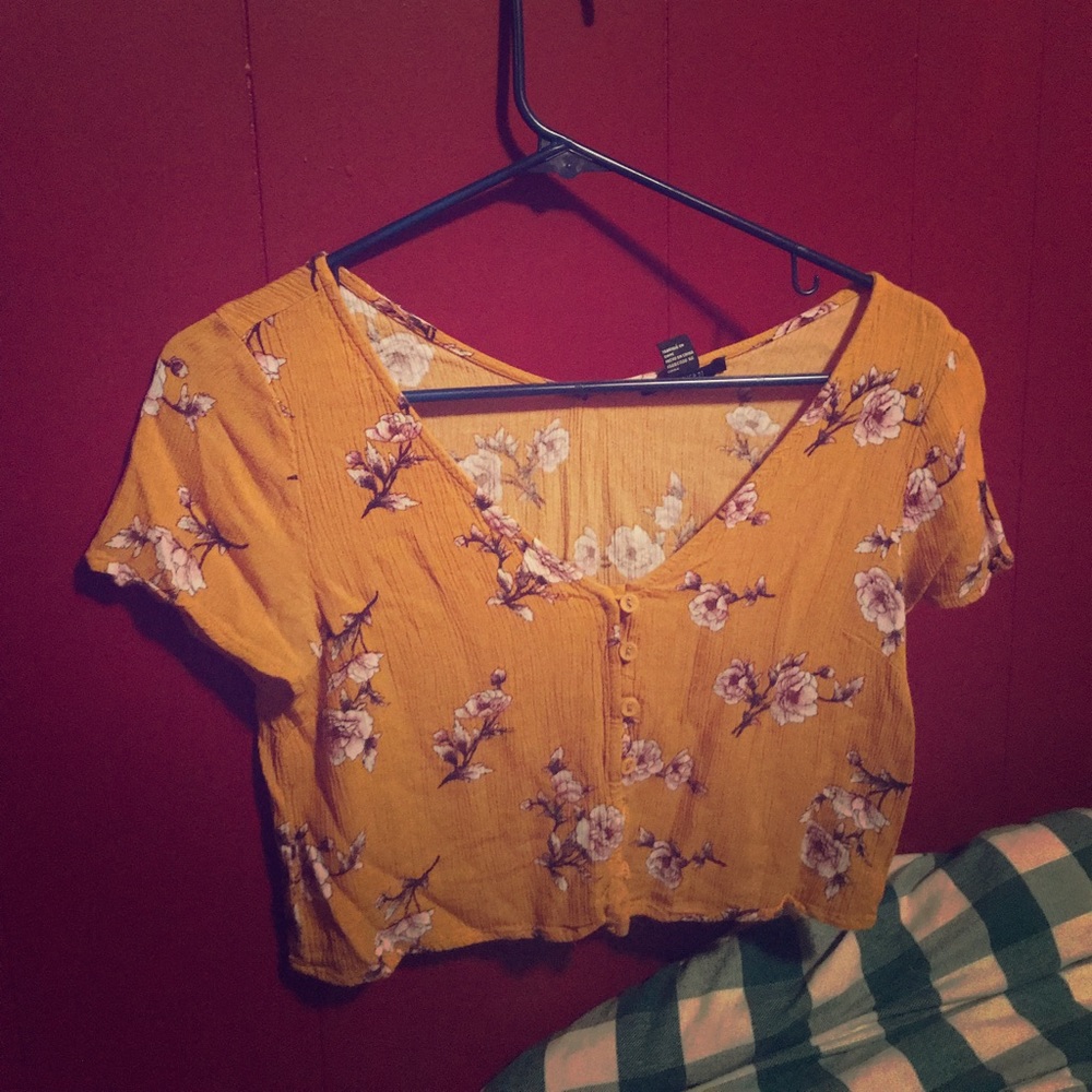 Yellow floral cropped tee